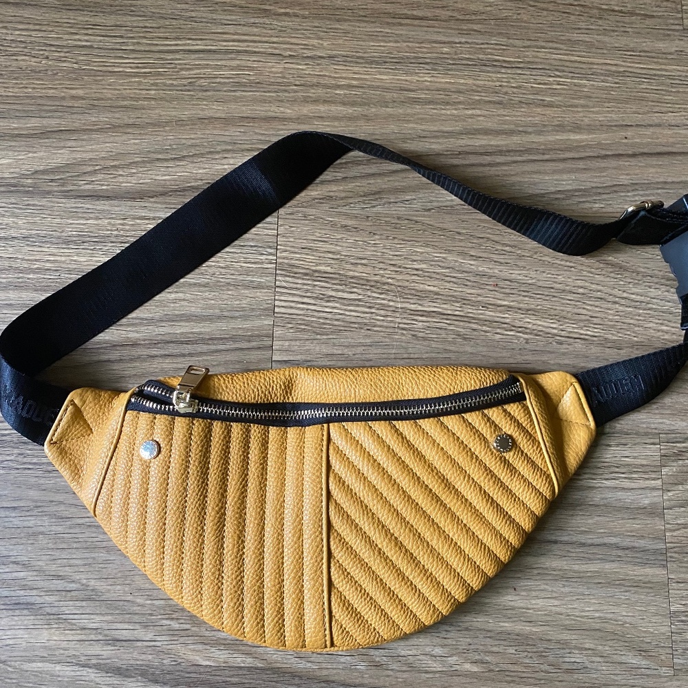 New Steve Madden Fanny pack